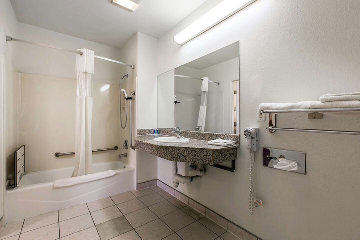 Rodeway Inn Beaumont 1-10