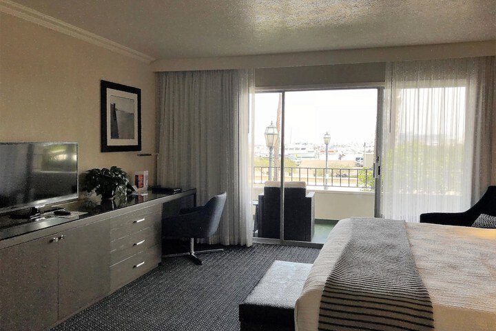 Room 33 of 51