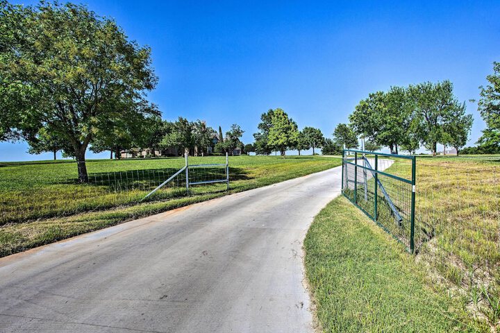 Families Welcome! Lavish Celina Home w / Game Room