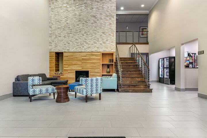 Hotel Interior 4 of 38