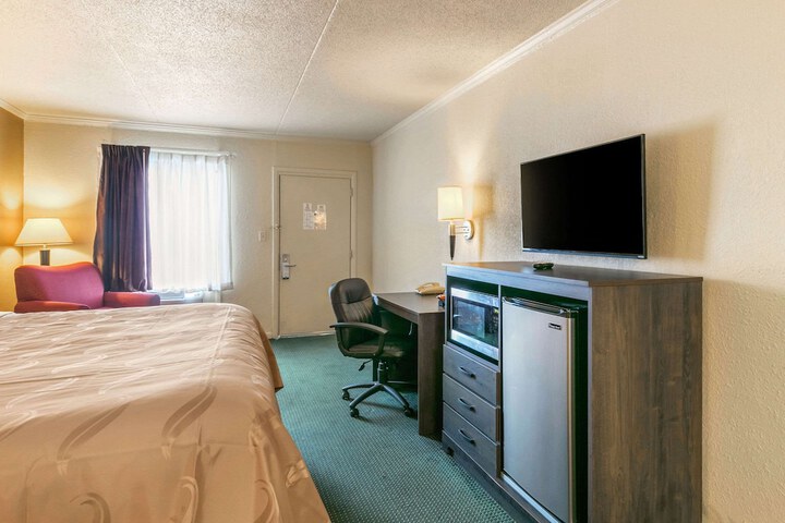 Room 8 of 25