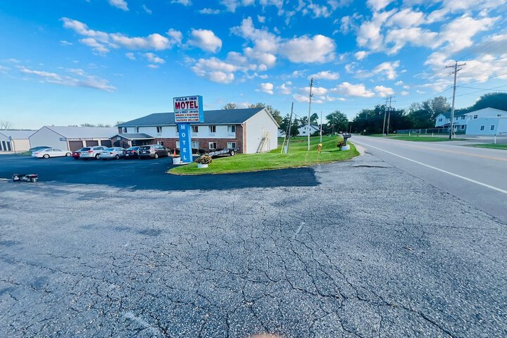 Villa Inn Motel Near Hwy 12 WI Capital O