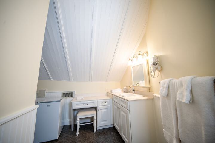 Room 16 of 46