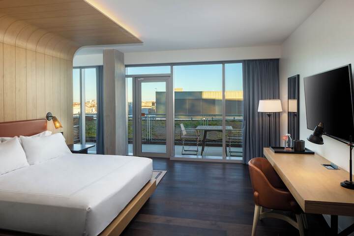 Canopy by Hilton Baltimore Harbor Point