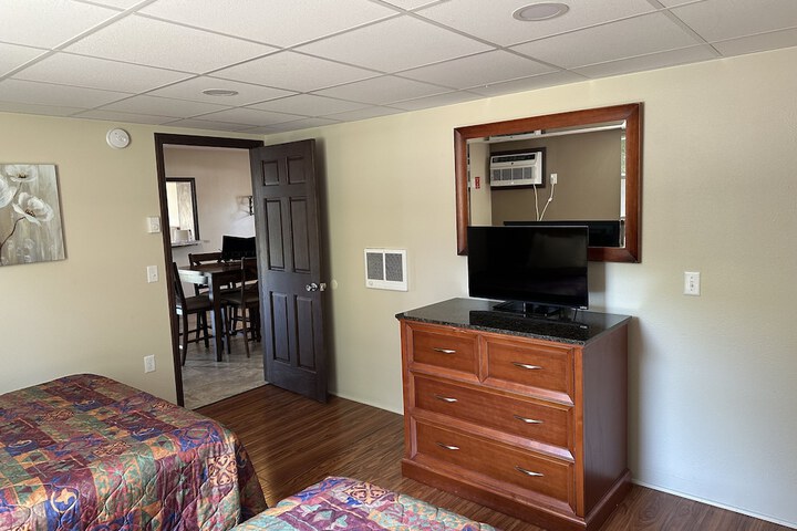 Room 166 of 443