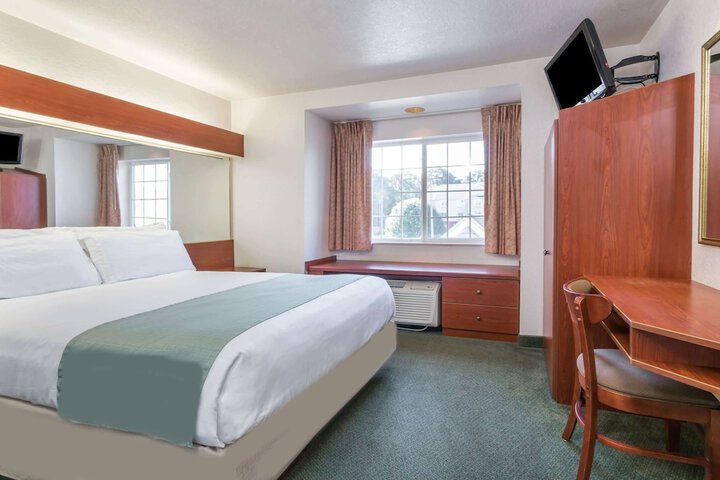 Room 9 of 20