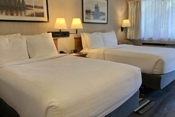 Coachman Inn & Suites