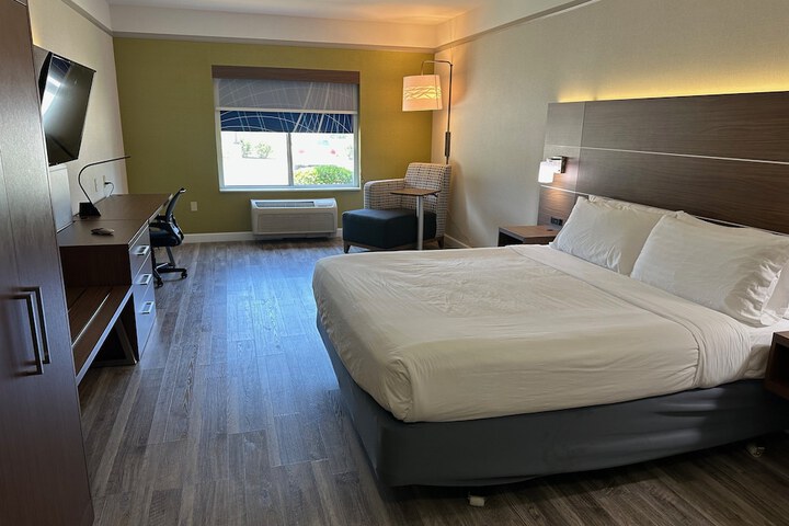 Room 12 of 36