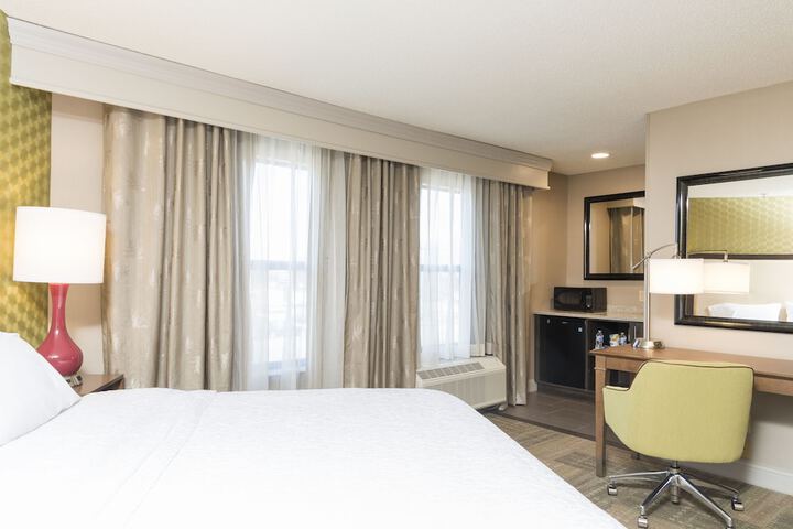 Room 17 of 28