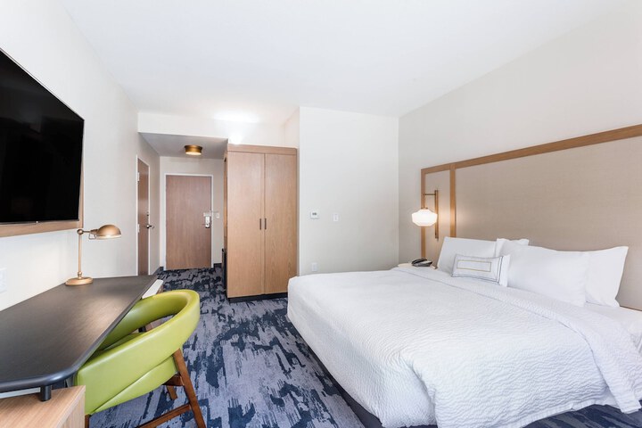 Room 27 of 35
