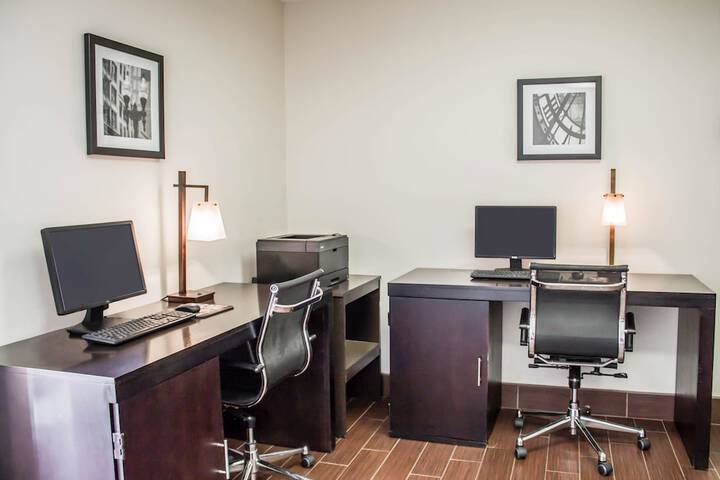 Business Center 40 of 42