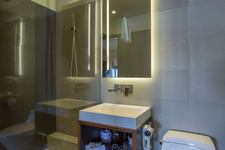Room 53 of 62