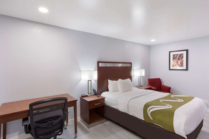 Room 17 of 37