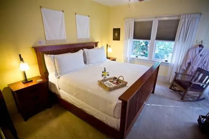COOPER HOUSE BED & BREAKFAST INN