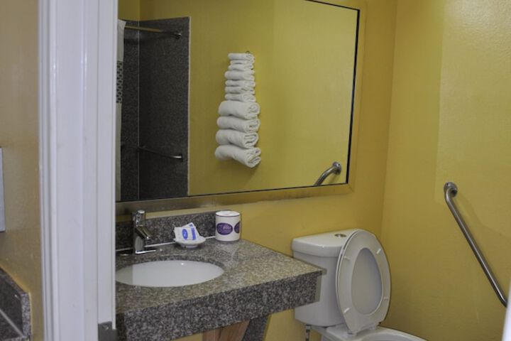 Plantation Suites & Conference Center
