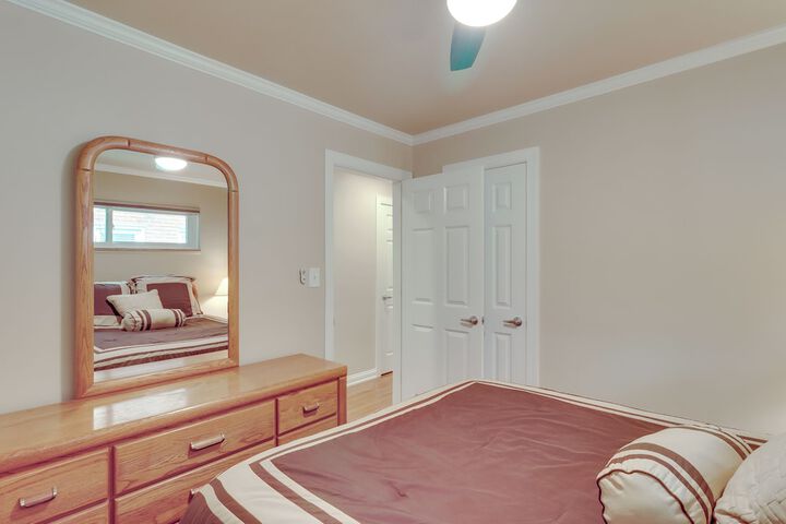 Royal Oak Home: 13 Mi to Downtown Detroit