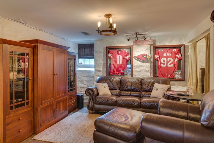 Room 10 of 19