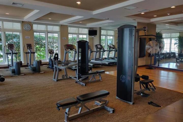 Luxury Near the Beach! Beach pass included!