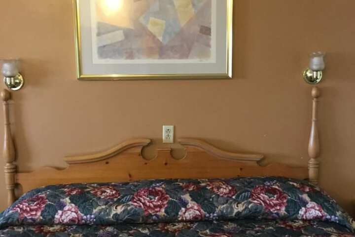 Room 13 of 18
