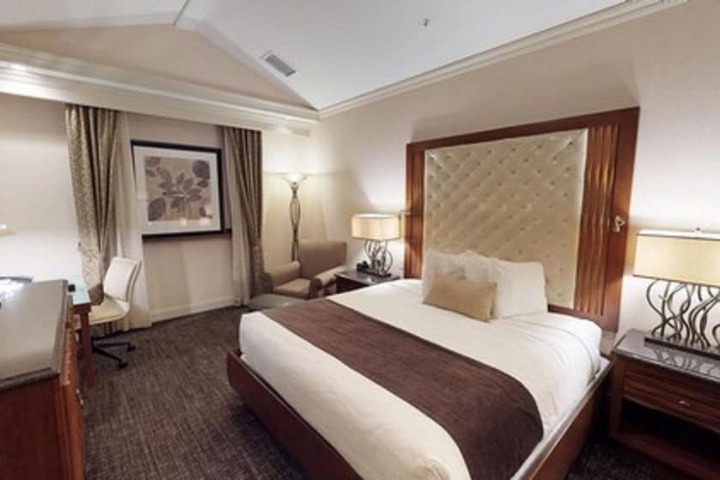 Room 52 of 80