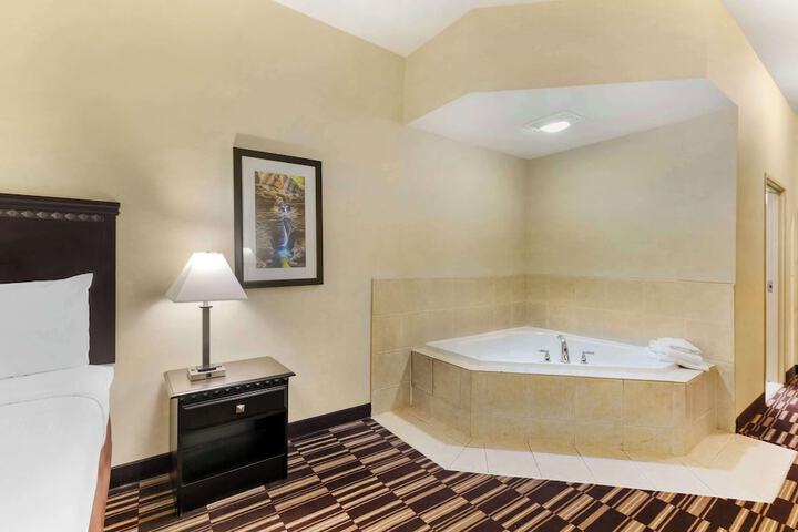 Best Western Plus Victor Inn & Suites