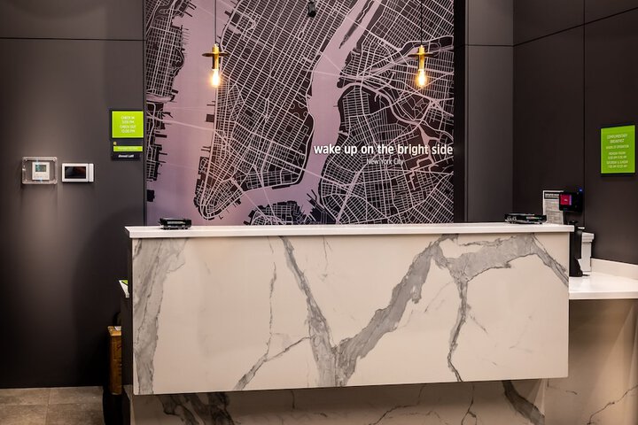 La Quinta Inn & Suites by Wyndham Times Square South