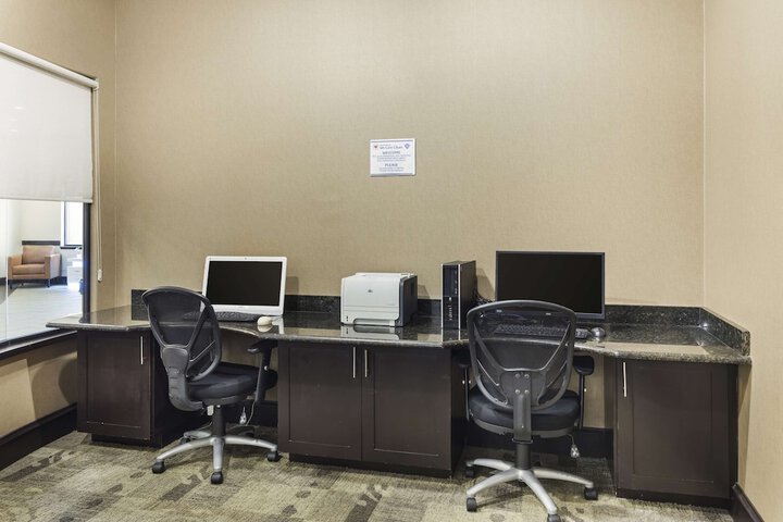 Business Center 38 of 38