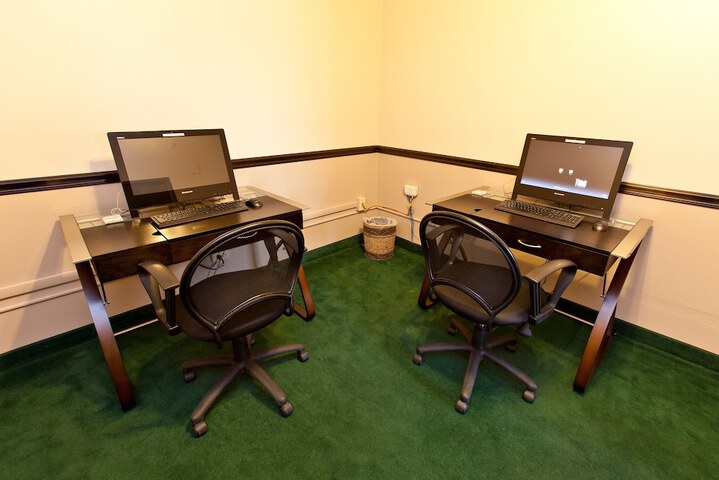 Business Center 31 of 35