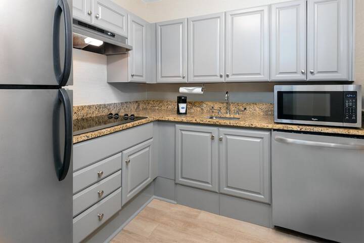 Hampton Inn & Suites Charlottesville-At the University