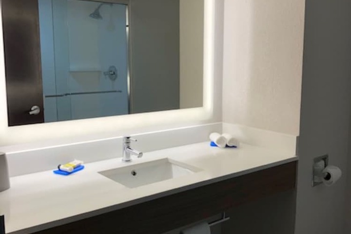 Room 10 of 13
