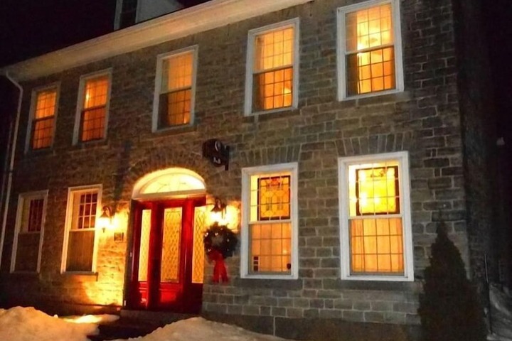 Sir Isaac Brock B & B Luxury Suites