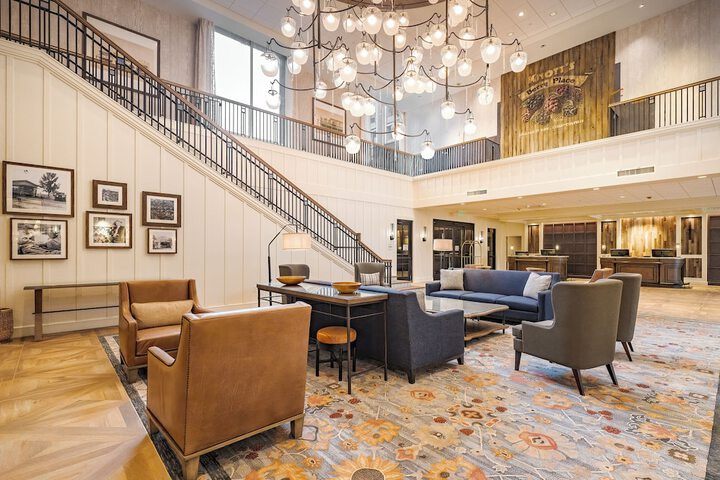 Knotts Hotel