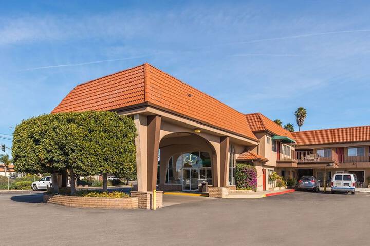 Hotel Exterior 60 of 60