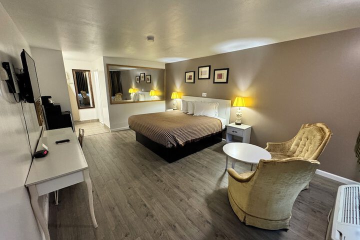Room 16 of 19
