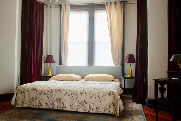 Room 10 of 26