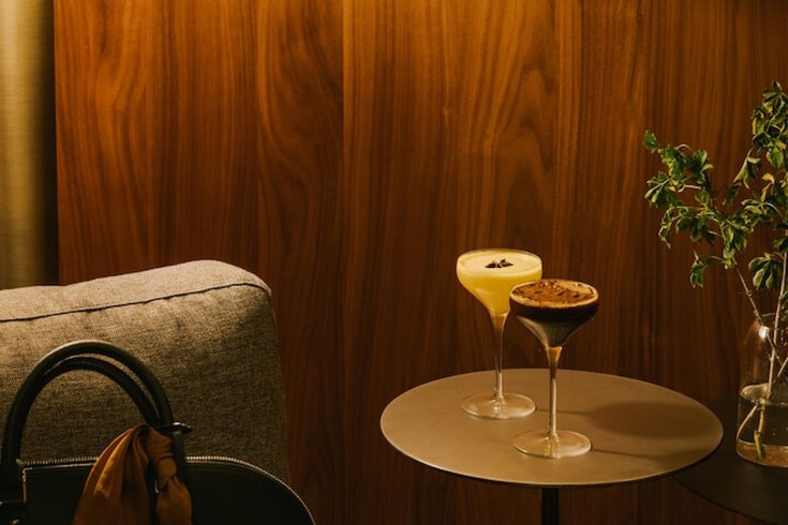 Lounge 42 of 46