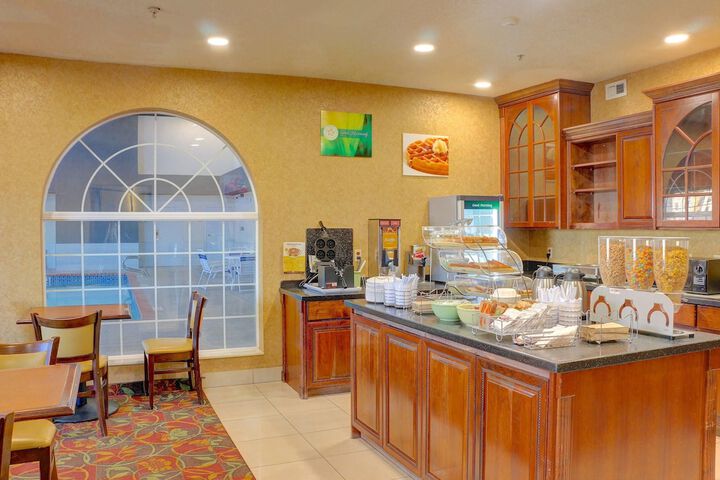 Quality Inn & Suites Roswell North