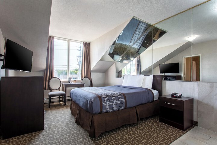 Room 13 of 23