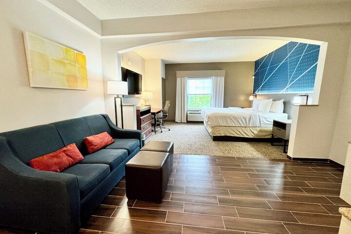 Comfort Suites East Brunswick - South River