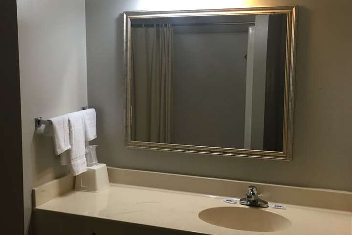 Room 4 of 11