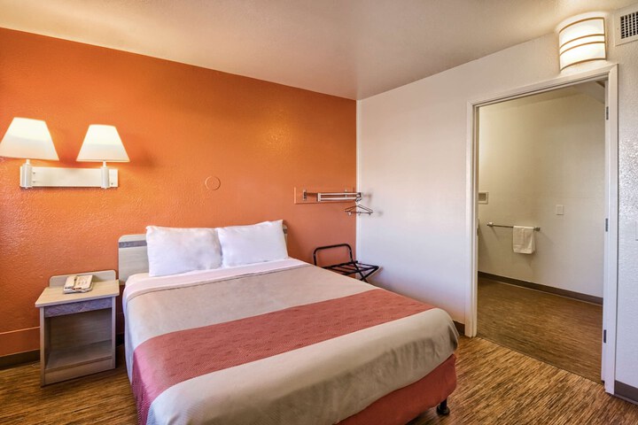 Room 22 of 42