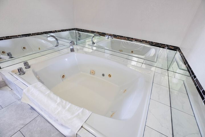 Hot Tub 68 of 73
