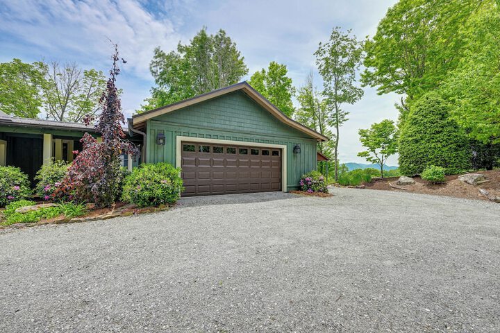 On 22 Acres: Cullowhee Craftsman Home w / Mtn Views