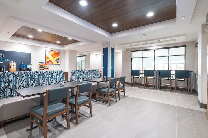 Holiday Inn Express Hotel & Suites St. Robert by IHG