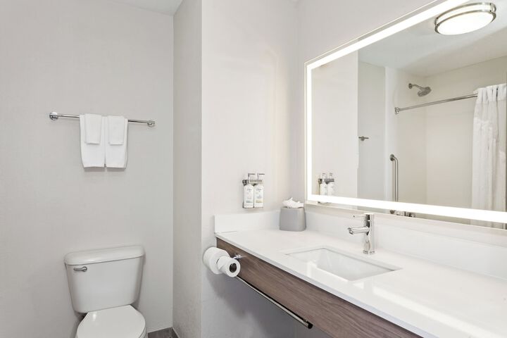 Holiday Inn Express & Suites Chicago West - OHare Arpt Area by IHG