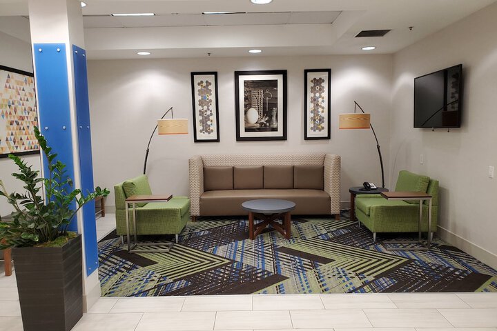 Holiday Inn Express & Suites Seattle North - Lynnwood by IHG