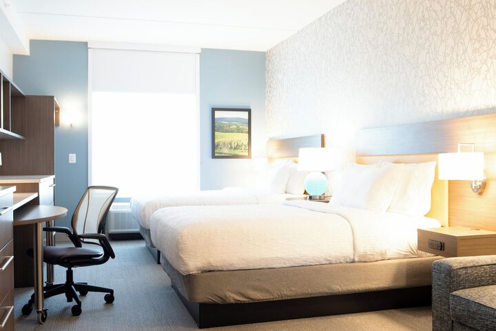 Room 26 of 38