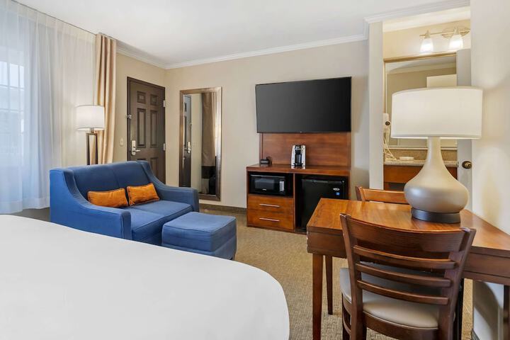Room 44 of 136