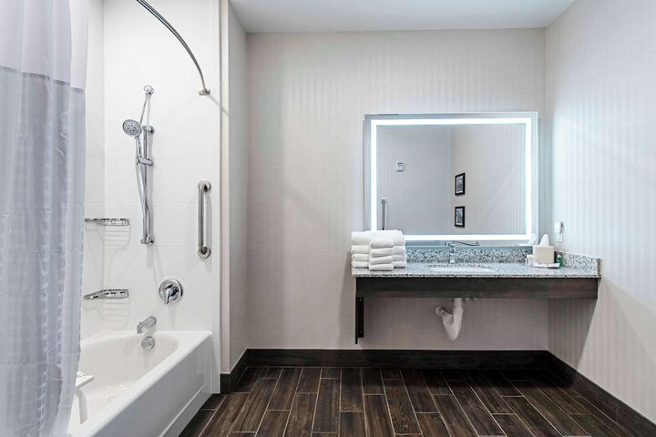 Comfort Suites Grove City - Columbus South