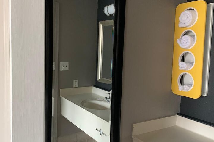 Room 8 of 12
